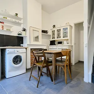 Maisonnette Atypique Dans Le Vieux Appartement Lille